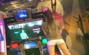 姐姐我衣服裤子都脱了，就等着你脱了哦