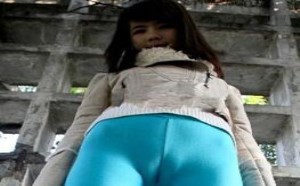 rosi小莉：日本lb裤骆驼趾馒头鲍性感美女图片