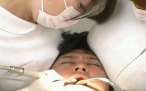 有这样的大胸美女看牙，没病的男人去看病大有人在