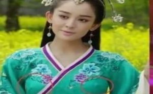 古力娜扎拍古装剧不穿内衣露点图片