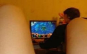 居然有男人为了网游而放弃脱光的送上门的女人