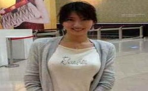 美女没穿内衣胸部依旧这么挺拔