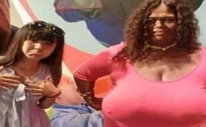 小妹妹和这样的波霸女人站一起开始自卑起来