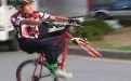一个轮胎的自行车高手图片表演