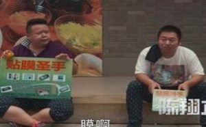 太无人性！美女在宾馆被男子强扒衣服强奸 2015_24