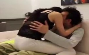 宾馆屌丝男拔掉美女衣服裤子让你爽个痛快