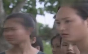一大波美女栽在人贩子手中，为活命跑去参军死里逃生